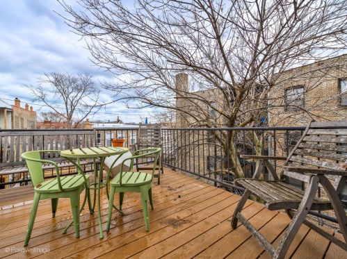 1109 Mozart St, Chicago IL 60612-4049 exterior