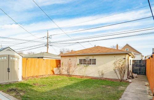 6117 Tripp Ave, Chicago IL 60652-3622 exterior