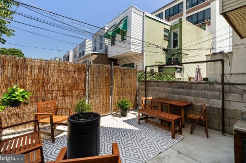 1233 Jackson St, Philadelphia PA 19148-2929 exterior