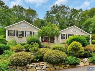 5 Birch Rd, Kinnelon, NJ 07405-2504