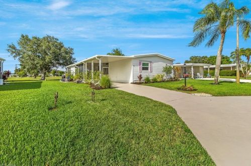 528 Charlemagne Blvd, Naples FL 34112-7135 exterior