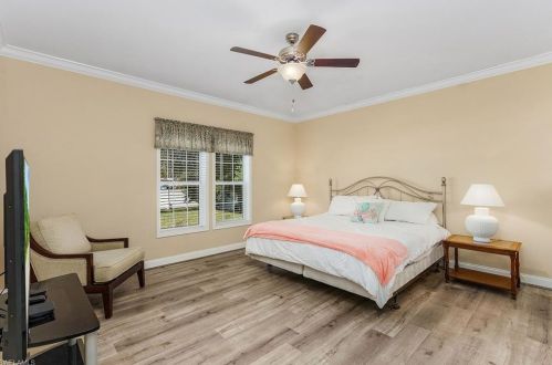 45 Henderson Dr, Naples FL 34114-8232 exterior