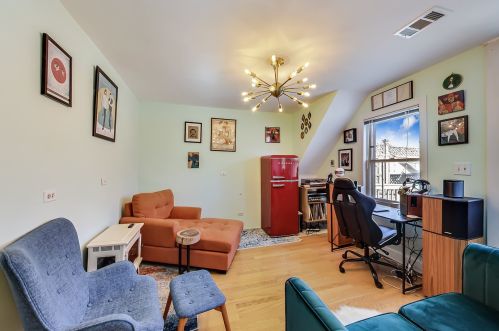 3823 Ravenswood Ave, Chicago IL 60660-2320 exterior