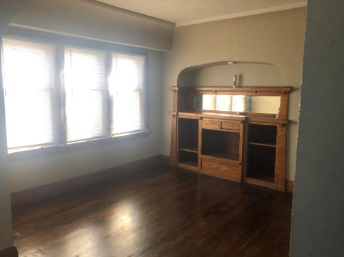 4473 30th St, Milwaukee, WI 53209-6011