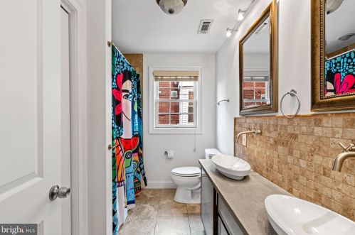 985 6th St, Philadelphia PA  19123-1405 exterior