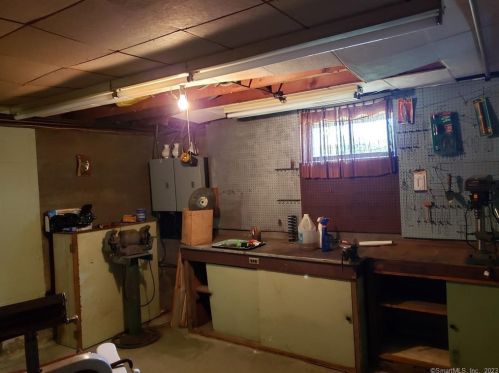 51 Gladiola St, New Britain CT 06053-3002 exterior