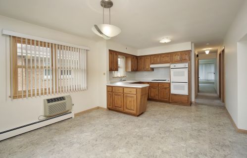 8512 Berwyn Ave, Chicago IL 60656-2513 exterior