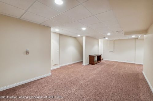 502 Brunswick Dr, Dewitt MI 48820-9189 exterior