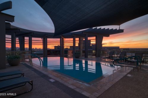 2402 Esplanade Ln, Phoenix AZ  85016-9108 exterior