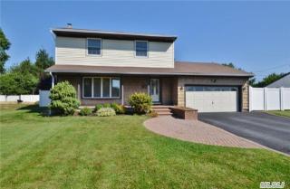 96 Roxbury Dr, Commack, NY 11725-1336