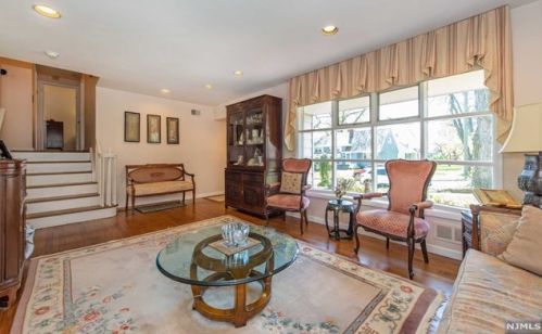 855 Barbara Dr, Teaneck, NJ 07666-5421