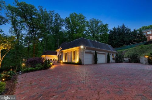 8751 Brook Rd, Mc Lean VA  22102-1507 exterior