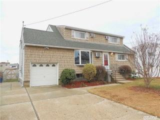 18 Marilyn Ct, Babylon NY  11704-7915 exterior