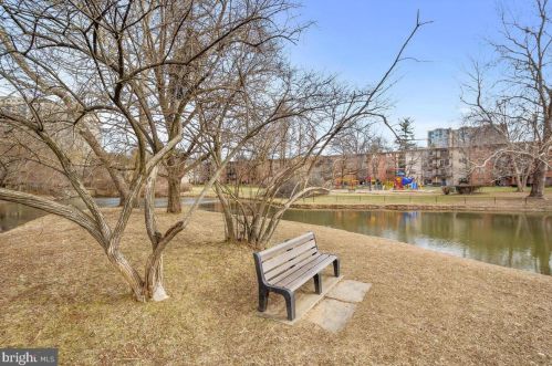 10401 Grosvenor Pl, Rockville MD  20852-4646 exterior