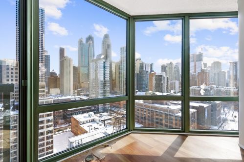 111 Maple St, Chicago IL  60610-5401 exterior