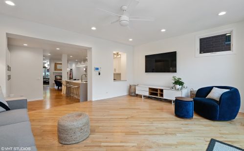 2710 Bosworth Ave, Chicago IL 60642-8062 exterior