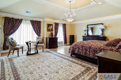 21 Southfield Rd, Edison NJ 08820-3141 exterior