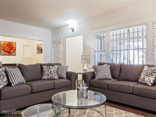 1123 Formosa Ave, Los Angeles CA  90046-5808 exterior