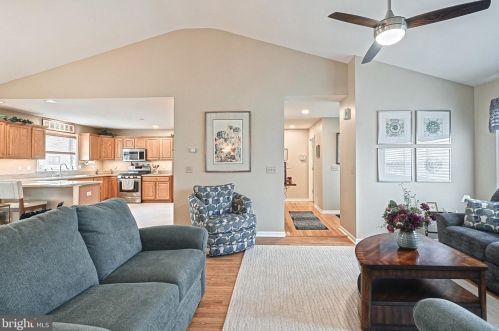 409 Chapelwood Dr, Hanover PA  17331-5232 exterior