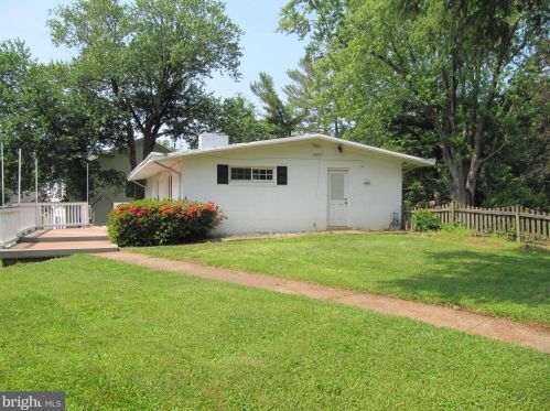 1807 Youngblood St, Mc Lean VA  22101-5244 exterior