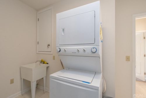 306 Regency Pl, Woodbridge NJ 07095-1036 exterior