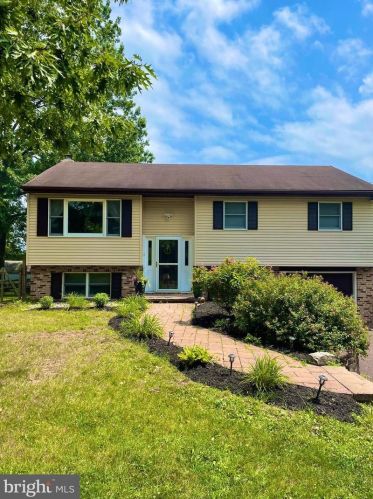 1282 Pine St, Pottstown, PA 19464-1915