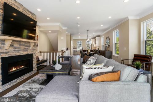 10260 Grosvenor Pl, Rockville MD 20852 exterior