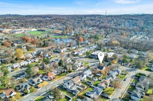 721 Pleasant Vly Way, Town Center NJ 07052-2810 exterior