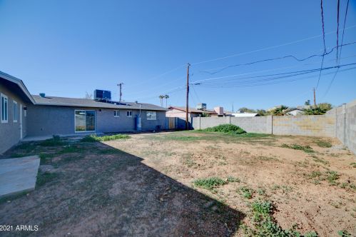 1942 Campo Bello Dr, Phoenix AZ 85032-2051 exterior