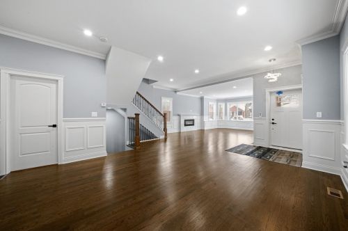 7920 Crandon Ave, Chicago IL 60617-1147 exterior