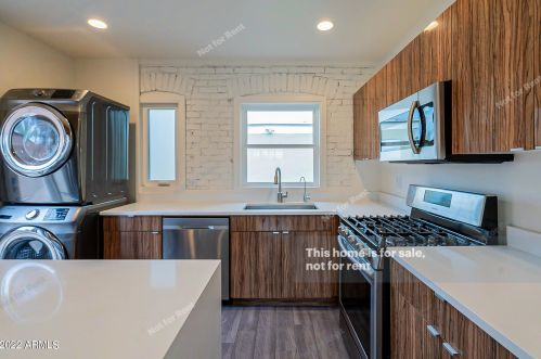 2801 10 St, Phoenix AZ 85086-0929 exterior