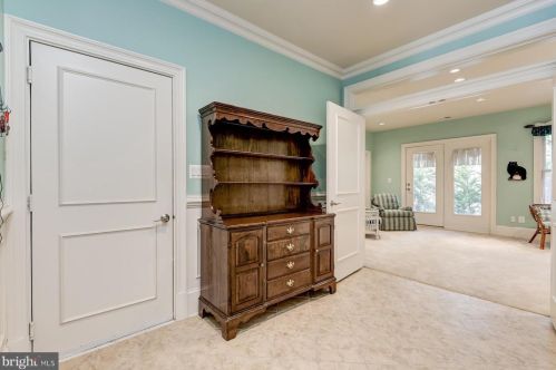 12561 Ansin Cir Dr, Rockville MD 20854-6912 exterior