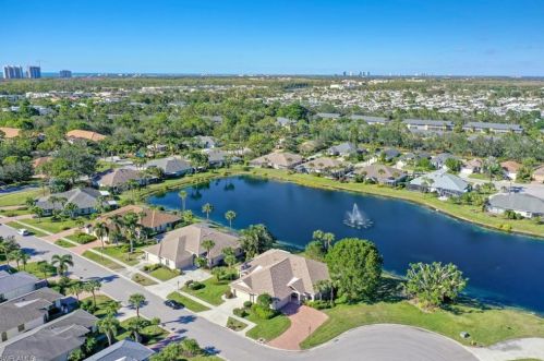 1192 Imperial Dr, Naples FL 34110-8127 exterior