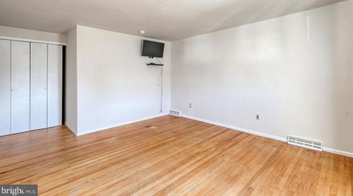 100 Acadia Dr, Riverton NJ 08077-3136 exterior