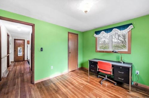 28 Linda Ln, Enfield CT exterior