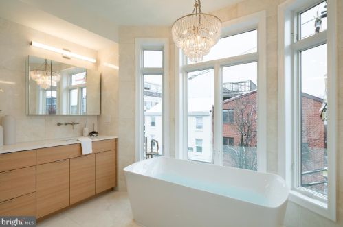 516 21 St, Philadelphia PA 19130-1401 exterior