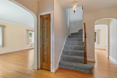 6529 Ponchartrain Blvd, Chicago, IL 60646-2724