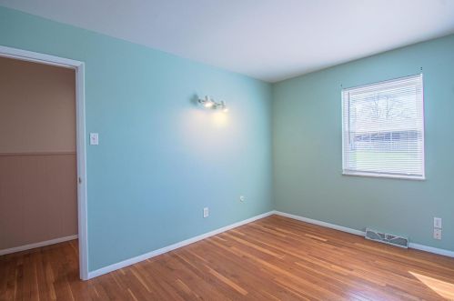 1242 Hyannis Dr, Saint Louis MO 63146-4639 exterior