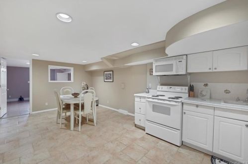 40 Cox Ave, Armonk NY 10504-2016 exterior