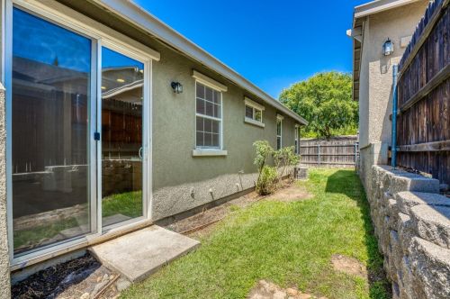 851 Holley Ct, Folsom CA 95630-3518 exterior