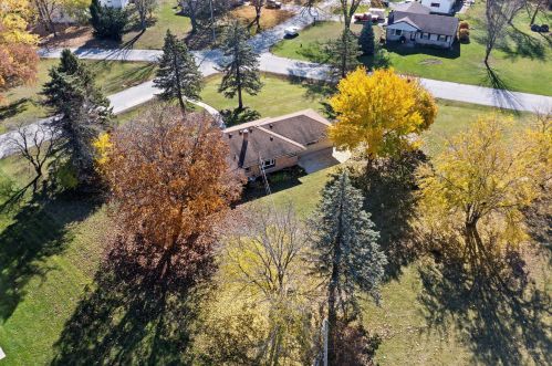 5193 Tuckaway Dr, Milwaukee WI 53221-3743 exterior