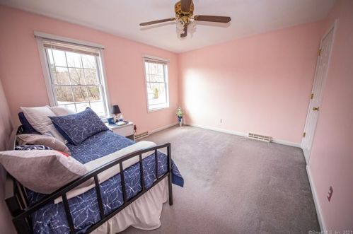 16 Misty Mdw Rd, Enfield CT 06082-3943 exterior