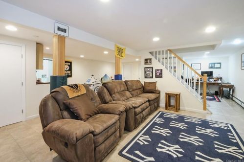 67 High St, Armonk NY 10504-1223 exterior