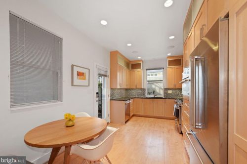 1221 T St, Washington DC 20009-7535 exterior