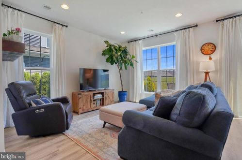 2222 Red Fox Dr, Hummelstown PA 17036 exterior