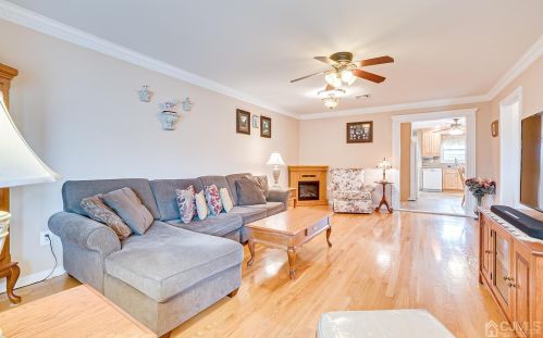 57 Barton St, Edison NJ 08837-2855 exterior