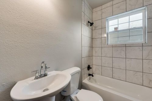 2810 Frazier St, Dallas TX 75210-1633 exterior