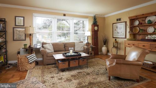 649 Azalea Dr, Rockville, MD 20850-2013