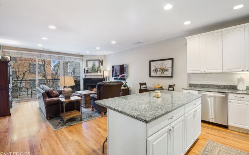 835 Diversey Pkwy, Chicago, IL 60614-1440