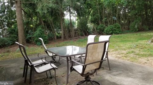 26 Acres Dr, Trenton NJ 08690-3915 exterior